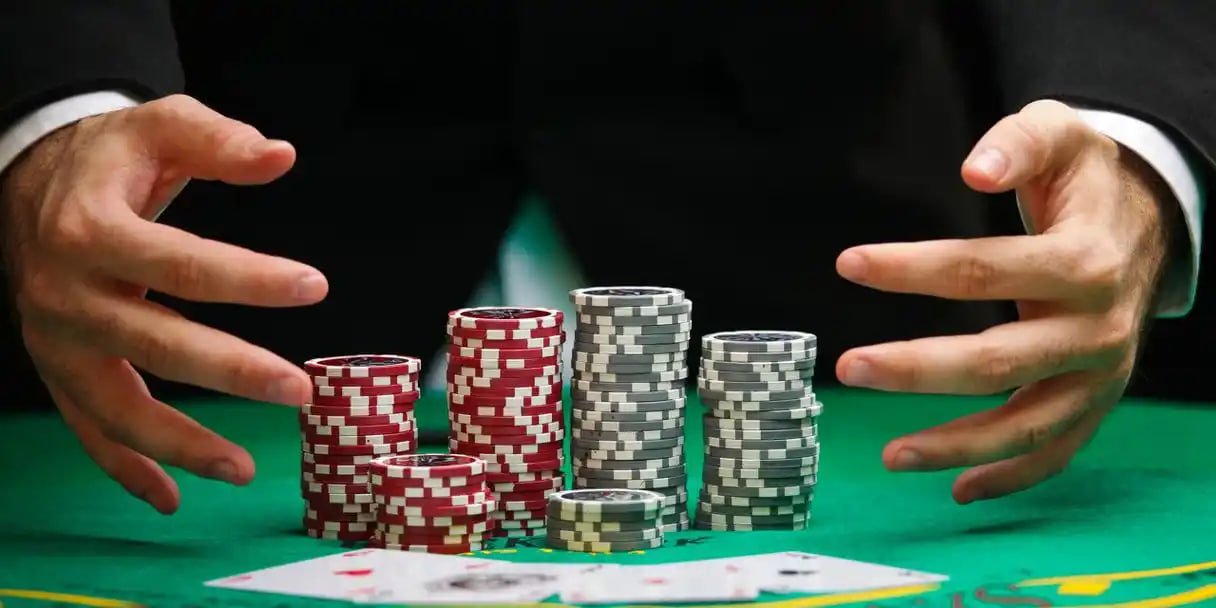 mmr7777 Sportsbook Bet Slip ၌ MMK ပမာဏ ထည့်ပြီး ဘောလုံးပွဲ တည်းခိုနေသောပုံ